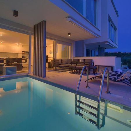 Villa Solis Lacus Modern Apartment - Private Heated Pool - Smart Tv Sky X - Free Parking Njivice Esterno foto