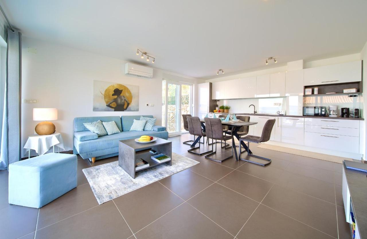 Villa Solis Lacus Modern Apartment - Private Heated Pool - Smart Tv Sky X - Free Parking Njivice Esterno foto