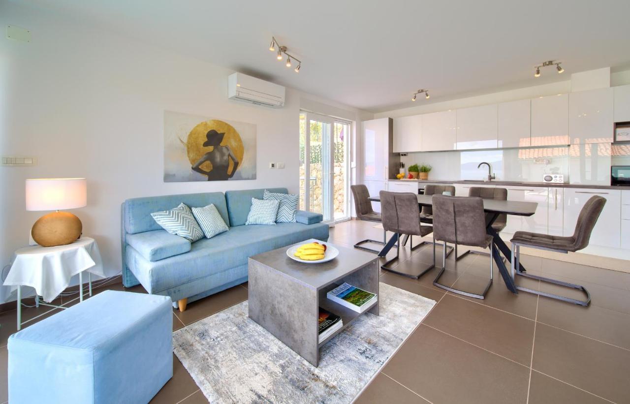 Villa Solis Lacus Modern Apartment - Private Heated Pool - Smart Tv Sky X - Free Parking Njivice Esterno foto