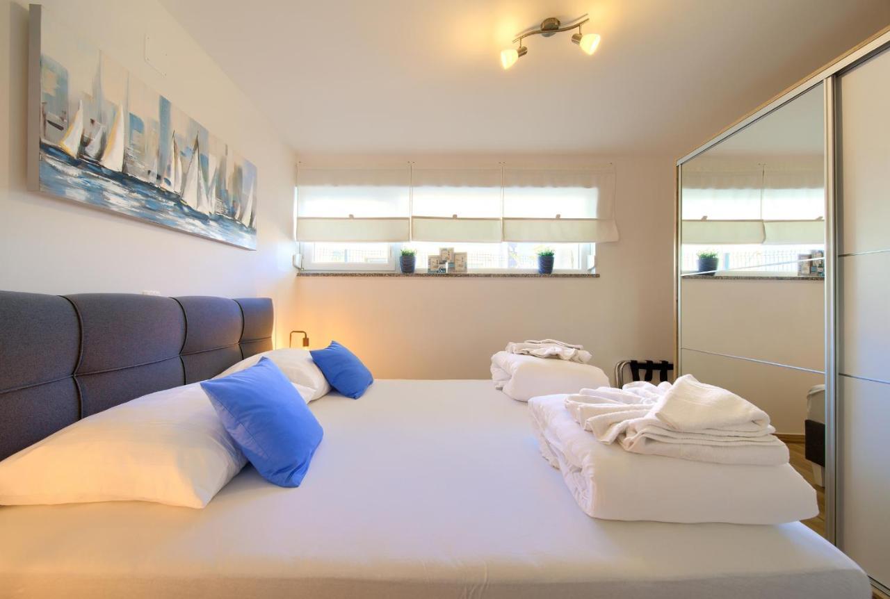 Villa Solis Lacus Modern Apartment - Private Heated Pool - Smart Tv Sky X - Free Parking Njivice Esterno foto