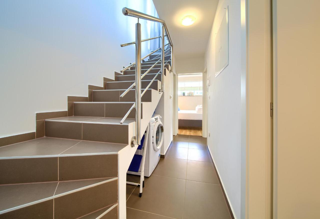 Villa Solis Lacus Modern Apartment - Private Heated Pool - Smart Tv Sky X - Free Parking Njivice Esterno foto