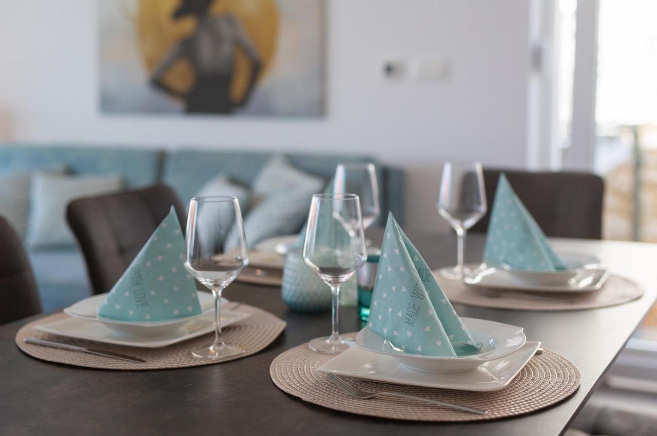Villa Solis Lacus Modern Apartment - Private Heated Pool - Smart Tv Sky X - Free Parking Njivice Esterno foto
