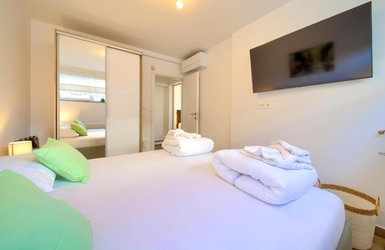 Villa Solis Lacus Modern Apartment - Private Heated Pool - Smart Tv Sky X - Free Parking Njivice Esterno foto