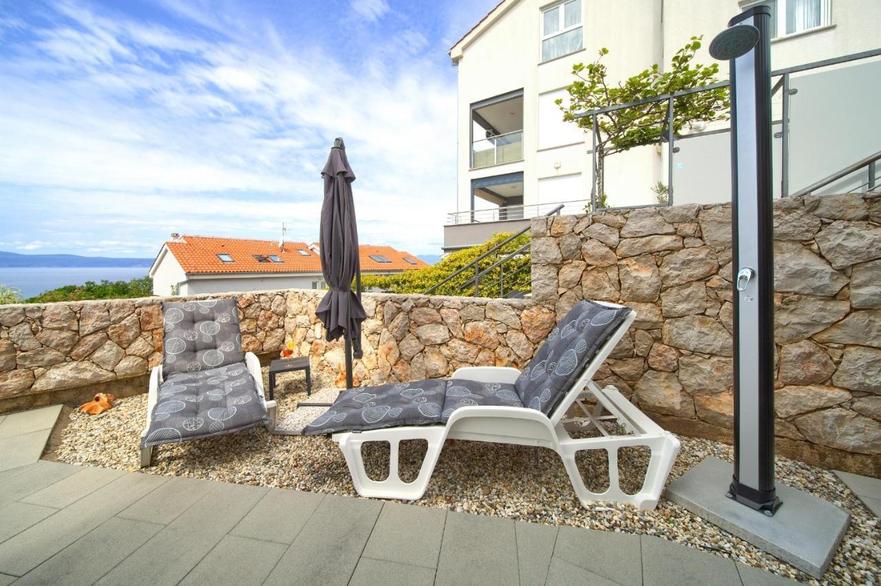 Villa Solis Lacus Modern Apartment - Private Heated Pool - Smart Tv Sky X - Free Parking Njivice Esterno foto