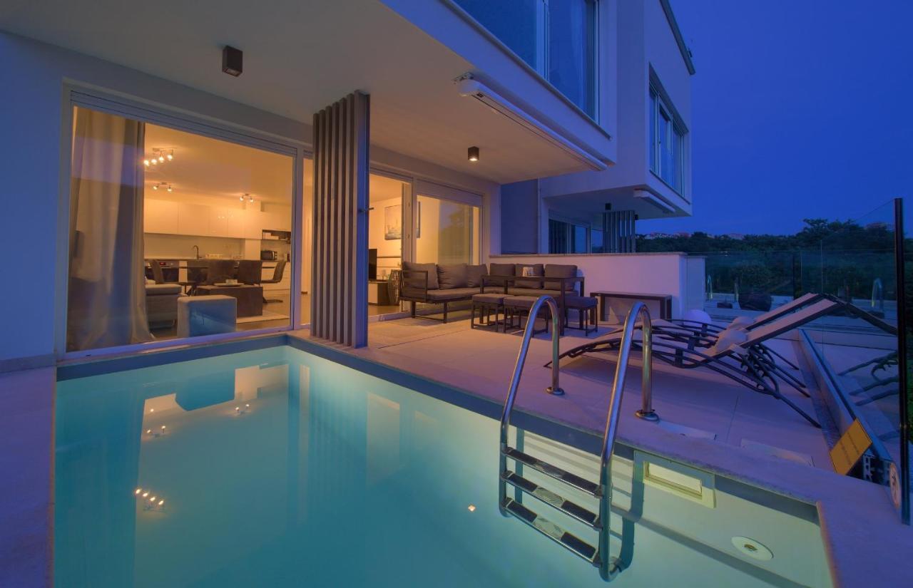Villa Solis Lacus Modern Apartment - Private Heated Pool - Smart Tv Sky X - Free Parking Njivice Esterno foto
