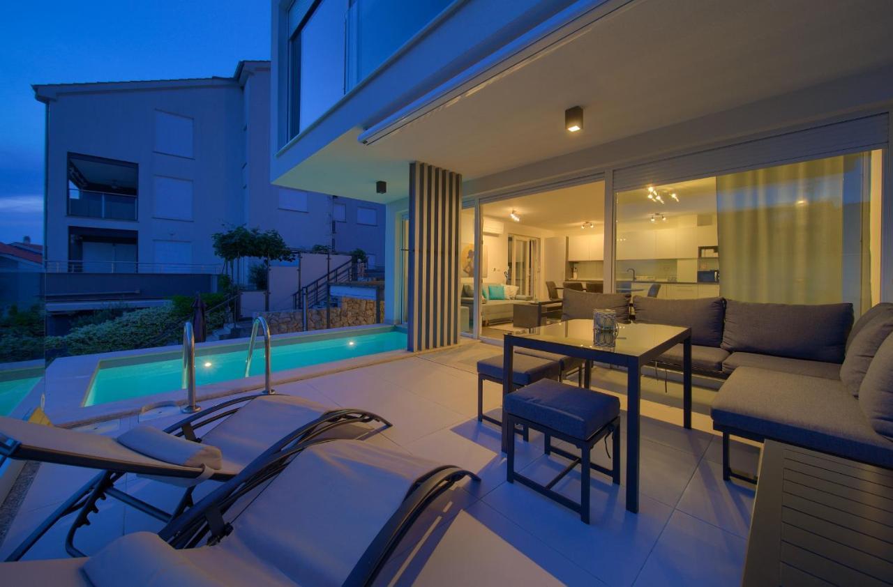 Villa Solis Lacus Modern Apartment - Private Heated Pool - Smart Tv Sky X - Free Parking Njivice Esterno foto